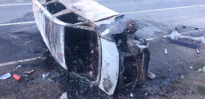 На Чуйском тракте перевернулся и сгорел микроавтобус, два пассажира попали в больницу
