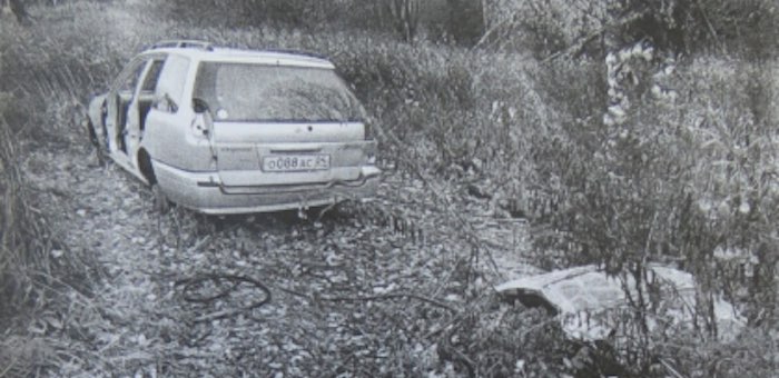 На Карасукском перевале найден брошенный автомобиль без дверей и колес