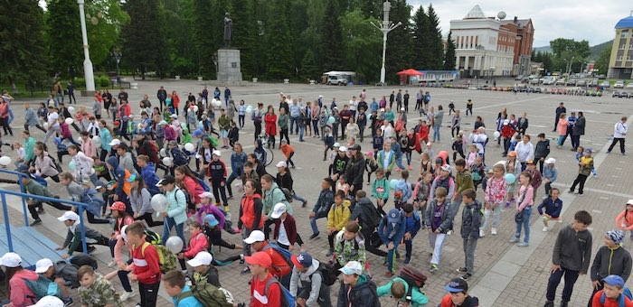 В зарядке с чемпионами приняли участие более 200 человек