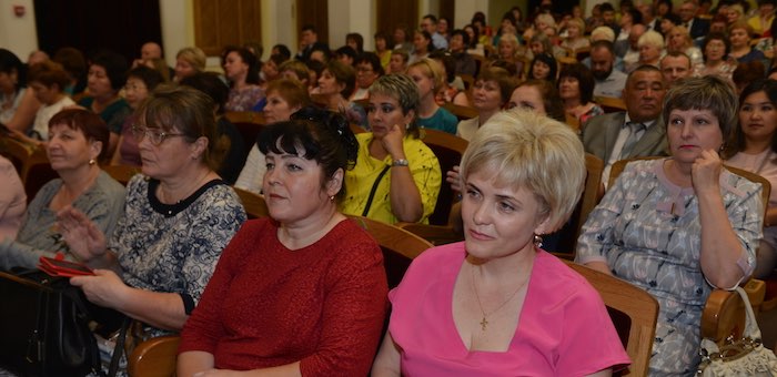 Лучшим медицинским работникам вручили государственные награды