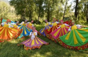 «Родники Алтая» вошли в число лучших фольклорных фестивалей России «Родники Алтая» вошли в число лучших фольклорных фестивалей России