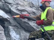 Акция по очистке скал от надписей проходит в Горном Алтае