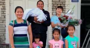 И вот наконец-то мальчик! В многодетной семье «народного участкового» родился пятый ребенок