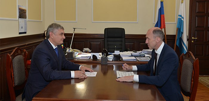 Олег Хорохордин провел совещание с руководителем «Россети Сибирь» Павлом Акилиным