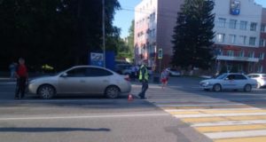 Маму с двухлетним ребенком сбили на «зебре» в районе центральной площади Маму с двухлетним ребенком сбили на «зебре» в районе центральной площади