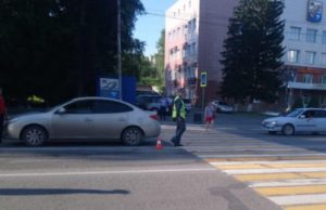 Маму с двухлетним ребенком сбили на «зебре» в районе центральной площади Маму с двухлетним ребенком сбили на «зебре» в районе центральной площади
