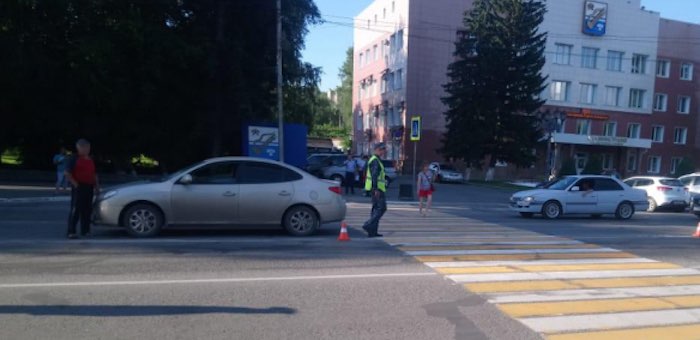 Маму с двухлетним ребенком сбили на «зебре» в районе центральной площади