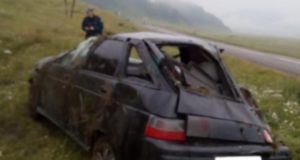 Водитель опрокинул автомобиль в Усть-Коксинском районе и скрылся с места ДТП Водитель опрокинул автомобиль в Усть-Коксинском районе и скрылся с места ДТП
