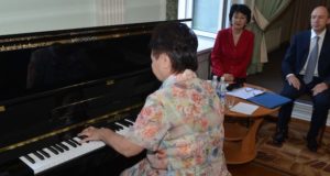 Музыкальные школы получили новые пианино