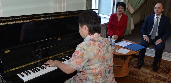 Музыкальные школы получили новые пианино