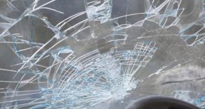 На дороге Черга – Беш-Озек горожанка разбила машину об дерево На дороге Черга – Беш-Озек горожанка разбила машину об дерево