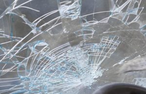 На дороге Черга – Беш-Озек горожанка разбила машину об дерево На дороге Черга – Беш-Озек горожанка разбила машину об дерево
