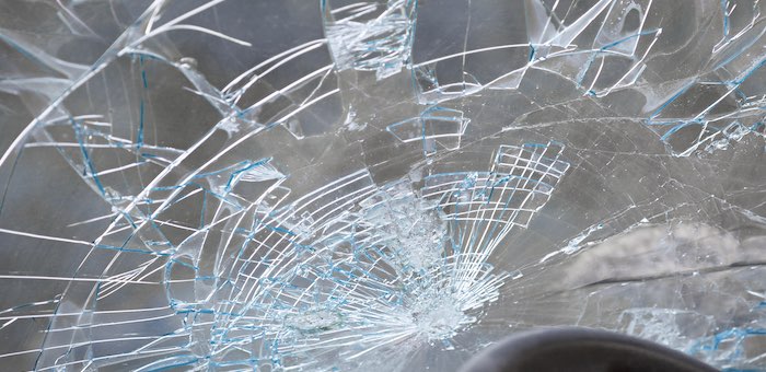 На дороге Черга – Беш-Озек горожанка разбила машину об дерево