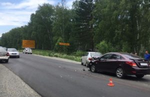 Туристка из Бийска на Hyundai Solaris протаранила две машины на Чуйском тракте Туристка из Бийска на Hyundai Solaris протаранила две машины на Чуйском тракте