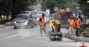 В Горно-Алтайске продолжается ремонт дорог по ул. Ленина и ул. Головина