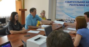 Ромашкин и Софронов сдали в избирком подписные листы