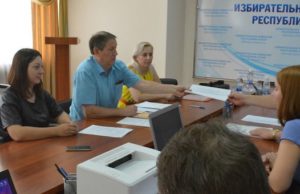 Ромашкин и Софронов сдали в избирком подписные листы Ромашкин и Софронов сдали в избирком подписные листы