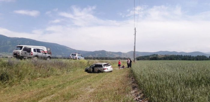 Турист на «Тойоте» перевернулся на трассе между Тюнгуром и Усть-Коксой