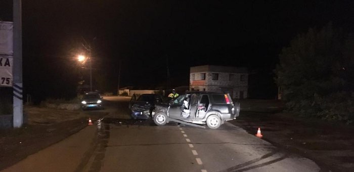 Пьяный водитель ночью в Горно-Алтайске врезался во встречную машину