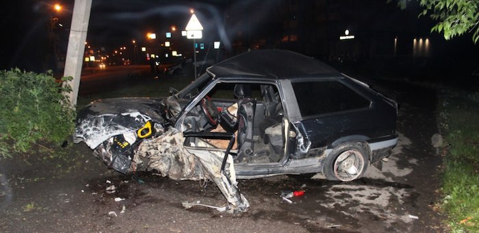 ВАЗ с пьяным водителем на встречной полосе врезался в иномарку с двухлетним пассажиром
