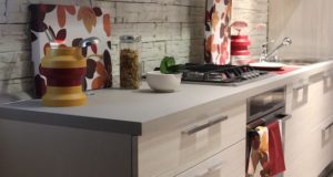 Горожанка взыскала крупную сумму с фирмы, не изготовившей ей вовремя кухонный гарнитур