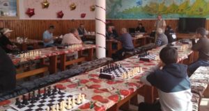 Шахматный турнир-мемориал Владимира Хохолкова прошел на турбазе «Юность»
