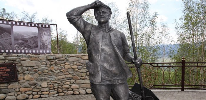 Олег Кожихов раскритиковал памятник строителям Чуйского тракта на Чике-Таманском перевале