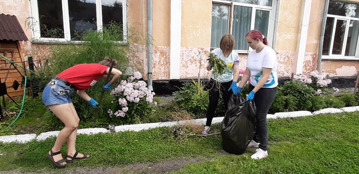 Молодогвардейцы запустили акцию помощи в подготовке школ к учебному году