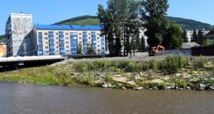 Начались работы по благоустройству набережной реки Майма