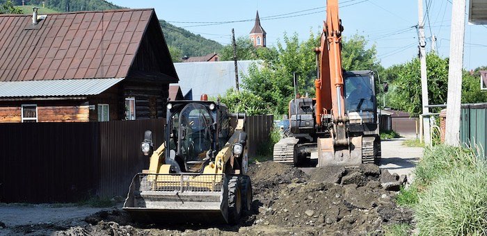 В Горно-Алтайске ремонтируют дороги по улицам Чаптынова, Советская, Маяковского