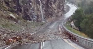По Чуйскому тракту из-за непогоды затруднено движение транспорта По Чуйскому тракту из-за непогоды затруднено движение транспорта