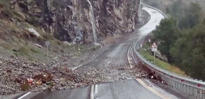 По Чуйскому тракту из-за непогоды затруднено движение транспорта