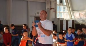 Мастер-класс с Сан Санычем. Карелин провел тренировку для юных онгудайских борцов