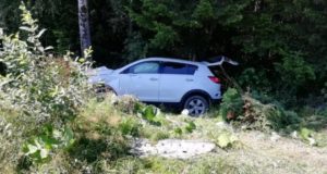 Турист из Томска опрокинул машину в кювет на дороге