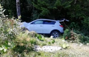 Турист из Томска опрокинул машину в кювет на дороге Турист из Томска опрокинул машину в кювет на дороге
