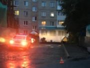 Пенсионер за рулем ВАЗ сбил другого пенсионера во дворе дома Пенсионер за рулем ВАЗ сбил другого пенсионера во дворе дома