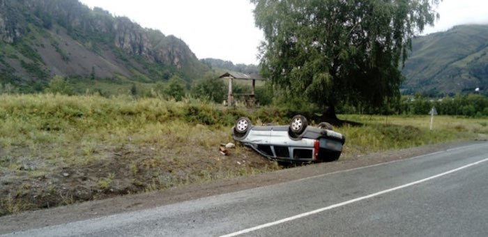 Барнаулец на Volvo попал в аварию на Чемальском тракте