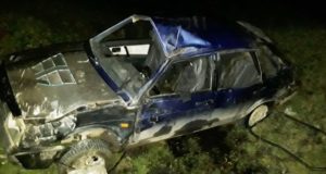 Нетрезвый молодой водитель разбил автомобиль, две женщины попали в больницу Нетрезвый молодой водитель разбил автомобиль, две женщины попали в больницу
