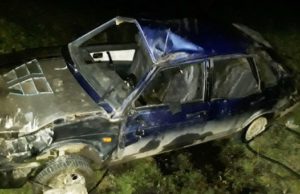 Нетрезвый молодой водитель разбил автомобиль, две женщины попали в больницу Нетрезвый молодой водитель разбил автомобиль, две женщины попали в больницу