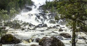 Водопад Учар назван одним из самых красивых в России