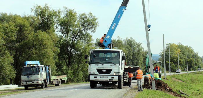 В Туньже обустраивают электроосвещение дороги на Артыбаш