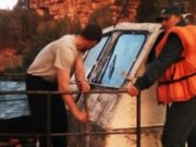 Пожарные эвакуировали пассажиров катера, севшего на мель на Бие