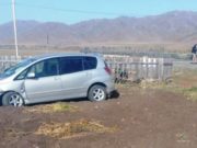 В Куроте перевернулась и врезалась в забор Toyota Corolla Spacio, трое пострадавших В Куроте перевернулась и врезалась в забор Toyota Corolla Spacio, трое пострадавших