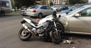 Горожанин на Infiniti протаранил мотоцикл в Горно-Алтайске Горожанин на Infiniti протаранил мотоцикл в Горно-Алтайске