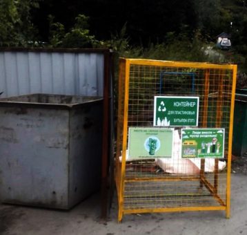Контейнеры для пластика появляются во дворах многоквартирных домов Горно-Алтайска
