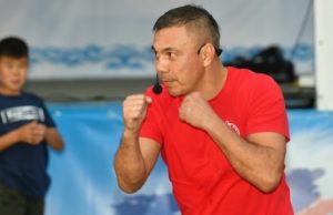 Константин Цзю провел массовую спортивную разминку в Горно-Алтайске Константин Цзю провел массовую спортивную разминку в Горно-Алтайске