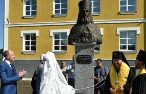 Бюст святого Макария Невского открыли в Горно-Алтайске Бюст святого Макария Невского открыли в Горно-Алтайске