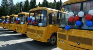 16 школьных автобусов и девять санитарных автомобилей получили муниципалитеты Республики Алтай