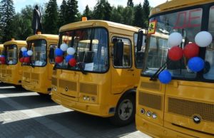 16 школьных автобусов и девять санитарных автомобилей получили муниципалитеты Республики Алтай