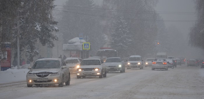 Глава республики поручил проверить готовность дорожников к снегопадам